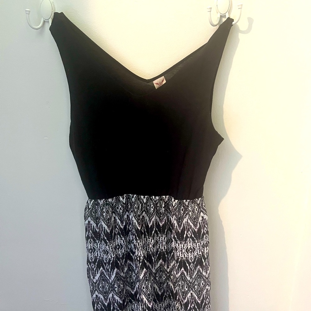 Sleeveless dress